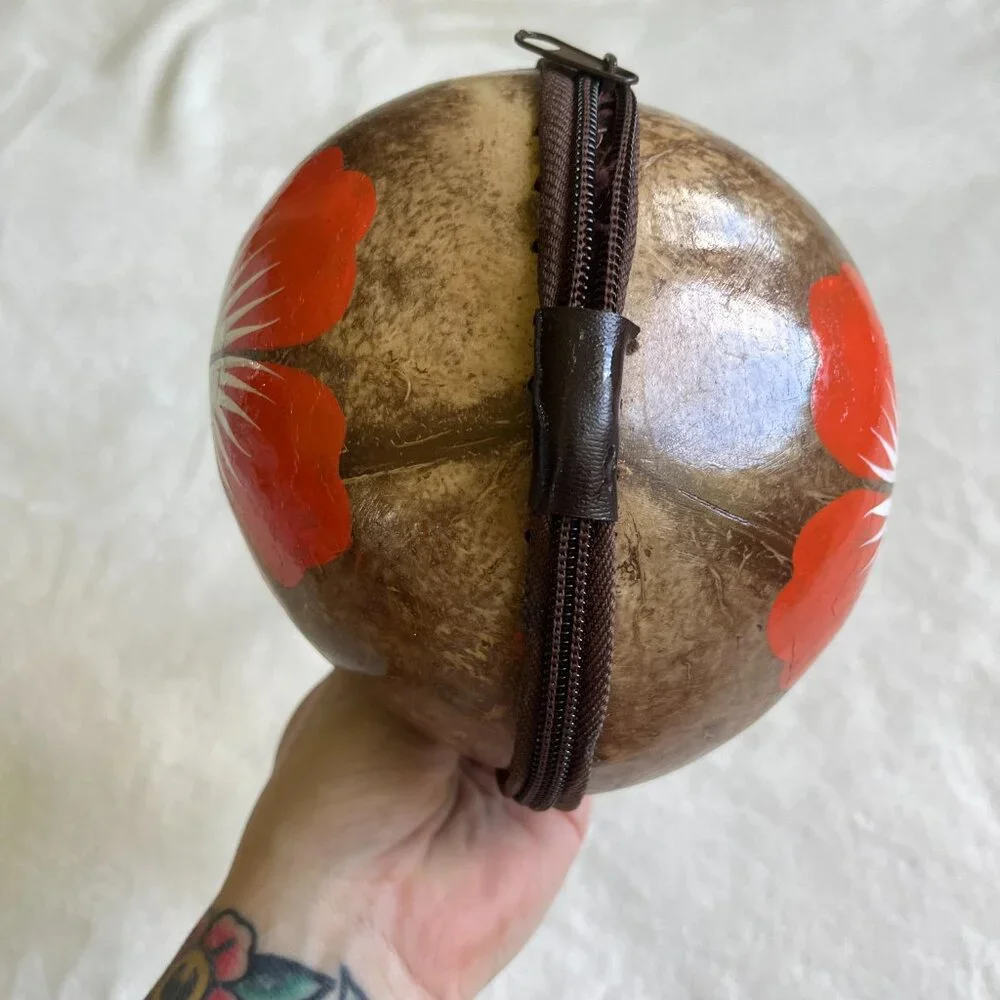 3/$30 🌟 Coconut Purse with Red Hibiscus Flower 🥥 🌺 - Picture 5 of 6
